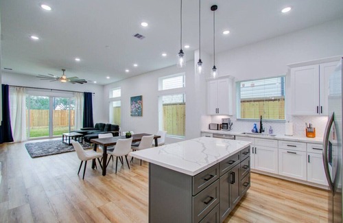 Riverside Terrace House | 6732 Peerless St Houston TX