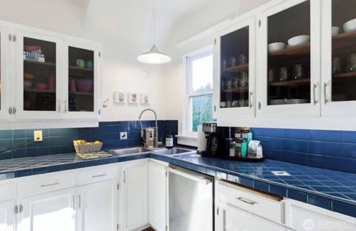 West Queen Anne House | 6B4B Luxury Home! Sleeps 20! Beautiful Views!