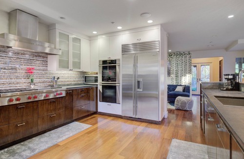 San Anselmo House | 6BD/3.5BA Hilltop Haven -> Hot Tub+Billiards+Views!
