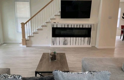 Cambridge House | 6BD 3BA Home walking distance to Downtown