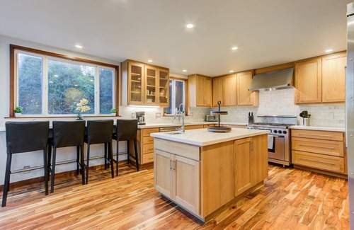 Country Club House | 6BD/4BA Hilltop Home w/Hot Tub, Billiards & Views!