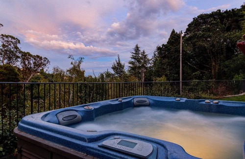 Country Club House | 6BD/4BA Hilltop Home w/Hot Tub, Billiards & Views!