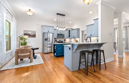 Auburn - Opelika House | 6BR | 5 min to RTJ | Game Room | Back Deck with Grill | Sleeps 15