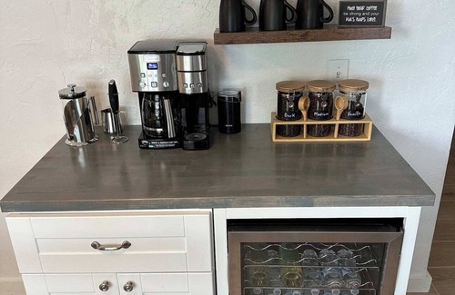 Quail Creek House | 6BR Retreat w/Heated Pool + Relax Vibes