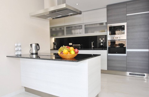 Armacao de Pera Villa | 6BR w/Heatable Pool, Jacuzzi & Games Room