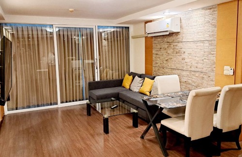 Khlong Toei Nuea Apartment | 6D - 3 Bedroom Downtown Apartment with shared Pool