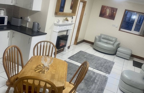 Bircotes Cottage | 6Guests-3Bedroom-Tv-Parking