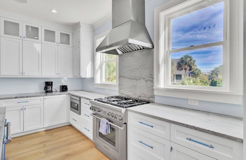 Isle of Palms House | 7 Beachwood East by AvantStay | Ocean Views, Hot Tub, 7BDR