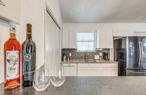 Johnson City House | 7 Bed Home/Mins to Wineries/Walk to Town Square