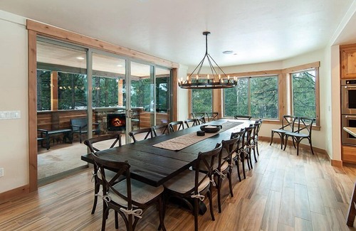 South Lake Tahoe House | 7 bedroom 6.5 bath Heavenly Estate Next To Heavenly Ski Lodge