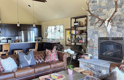 Somers Cabin | 7 Bedroom 9 Bed 5 Star 20 Acre Estate 7 Bathrooms, Remarkable Lake Views,Privacy