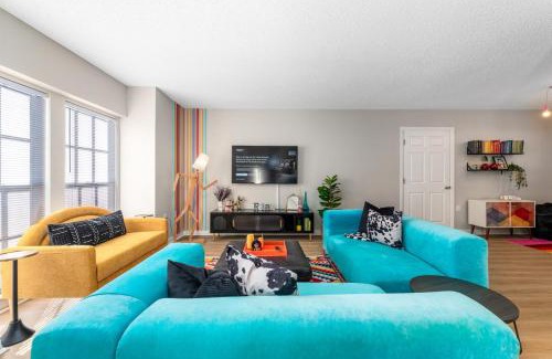 Port Tampa City House | 7 BR Heated Pool, Game Room, Theater, Sleeps 25