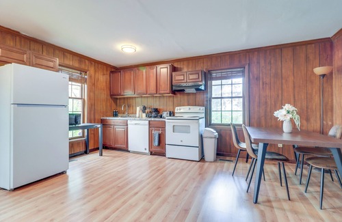 Bedford Apartment | 7 Mi to Downtown Toledo: Cozy Apartment