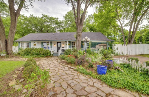Quitman House | 7 Mi to Lake Fork: Cottage w/Deck in Quitman