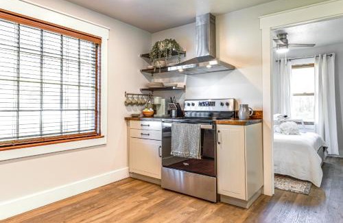 Maxwell House | 7 Mi to Mounds State Park Indiana Home with Porch!