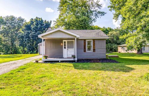 Maxwell House | 7 Mi to Mounds State Park Indiana Home with Porch!