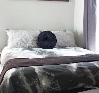 Port Elizabeth Apartment | 7 on Gladys