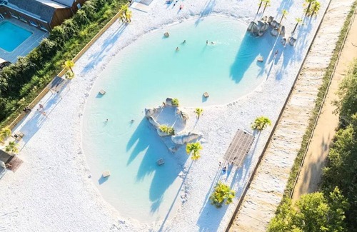 Dienne Cabin | 7-person yurt