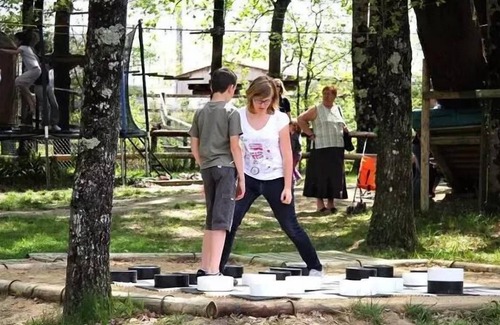 Dienne Cabin | 7-person yurt