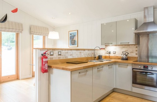 Looe Cottage | 7 WATER'S EDGE, pet friendly, luxury holiday cottage in Lanreath