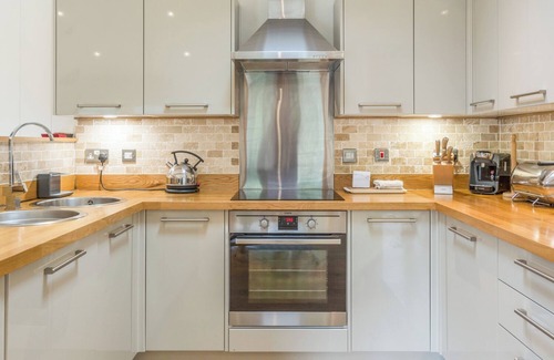 Looe Cottage | 7 WATER'S EDGE, pet friendly, luxury holiday cottage in Lanreath