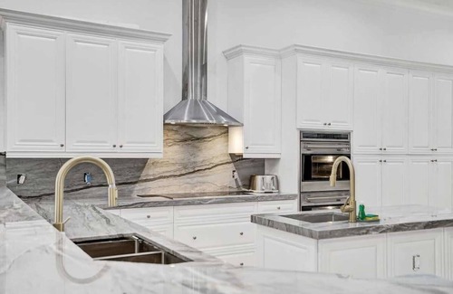 Davie House | 7000sf Mansion/Gameroom/Theater/Heated Pool