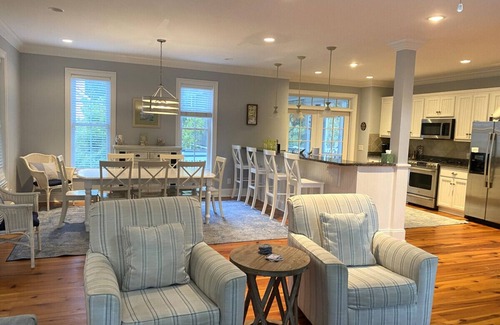 Saint Helena Island House | 711 Marlin – Private Pool and Tiki Bar