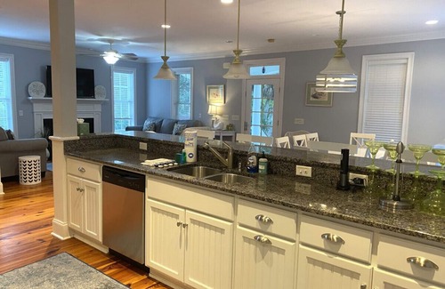 Saint Helena Island House | 711 Marlin – Private Pool and Tiki Bar