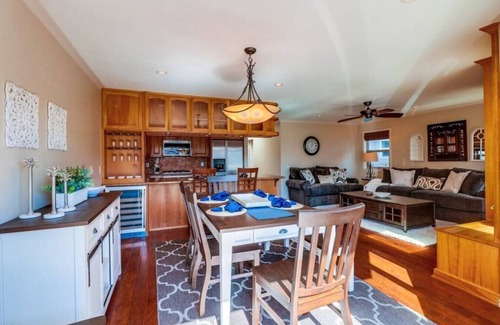 South Mission Beach Villa | 728 San Luis Rey · Spacious Beach House with Large Private Deck