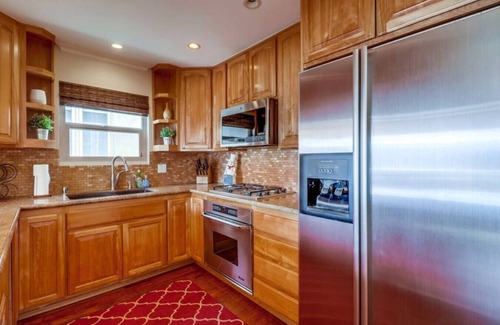 South Mission Beach Villa | 728 San Luis Rey · Spacious Beach House with Large Private Deck