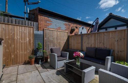 Heworth Apartment | 73 East Parade, Cherry Tree Apt Modern 3-bed Duplex Apt in York with 75 inch TV I Pass The Keys