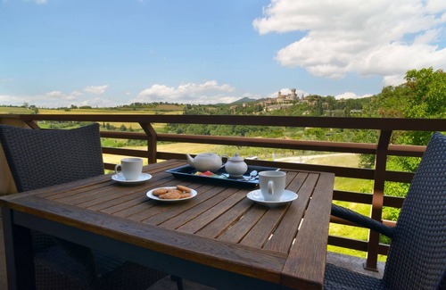 San Casciano dei Bagni Apartment | 750 square feet, 1 bedrooms, 1 bathroom, kitchen, living room, terrace with view