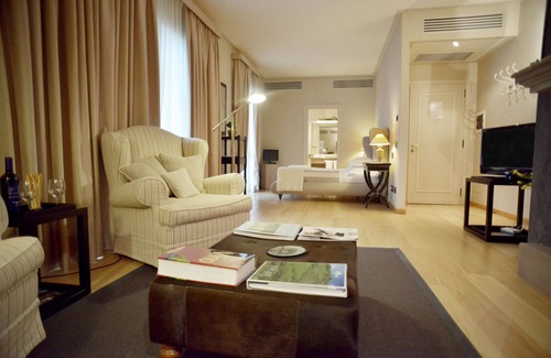 San Casciano dei Bagni Apartment | 750 square feet, 1 bedrooms, 1 bathroom, kitchen, living room, terrace with view