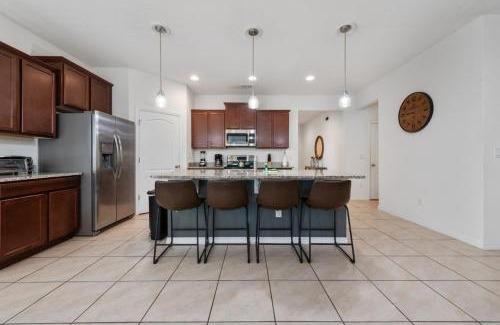 Loughman House | 7BD Amazing Home Game Room Pool and Spa near Disney