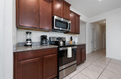 Loughman House | 7BD Amazing Home Game Room Pool and Spa near Disney