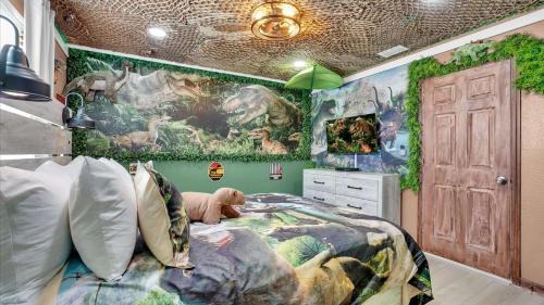 Four Corners House | 7BD No Carpet Home with Pool Spa BBQ and Game Room