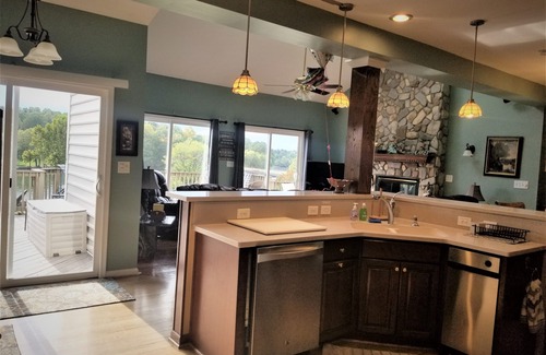 Livingston House | 7BR wf,hot tub,beach,kayaks,public side,pets,special-SPECIAL-book 2;get 1 free,