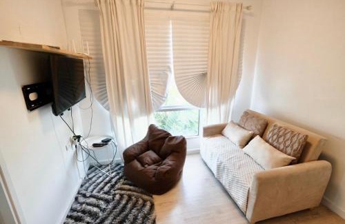 Lat Krabang Apartment | 7min BKK airport - free pick up - malls nearby