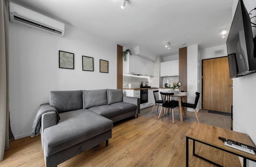 Wlochy Apartment | 7th Floor Warsaw Włochy Apt - Balcony, Workspace - by Rentujemy