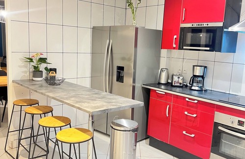 Sarcelles House | 8-bedroom house