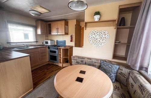 Heacham House | 8 berth caravan for hire by the beautiful beach in Heacham, Norfolk ref 21055A