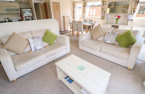 Tattershall Cottage | 8 CASTLE VIEW, family friendly, with hot tub in Tattershall