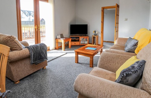 Dalwhinnie Cottage | 8 DISTILLERY COTTAGE, pet friendly, with a garden in Dalwhinnie