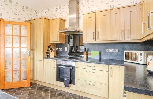 Dalwhinnie Cottage | 8 DISTILLERY COTTAGE, pet friendly, with a garden in Dalwhinnie