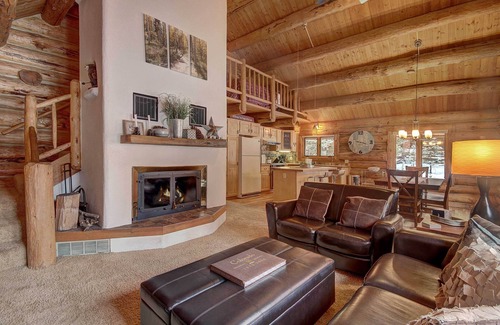 Valley of the Blue Cabin | 8 Mi to Gondola: Cozy Breckenridge Cabin w/Deck!