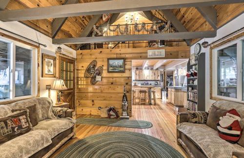 Tahoe Paradise House | 8 Mi to Heavenly Mtn Resort! Hot Tub Hideaway