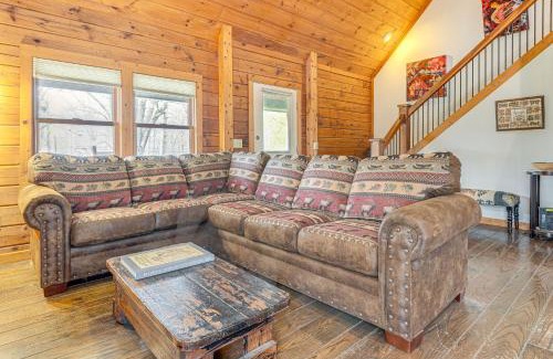 Unionville House | 8 Mi to IU Cabin with Reading Nook, Fire Pit and Yard