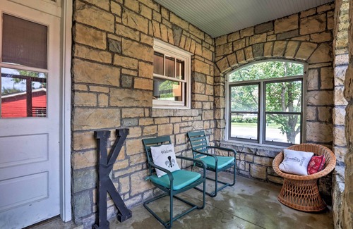 Strathmoor Village House | 8 Mi to Kentucky Derby: Charming Louisville Gem