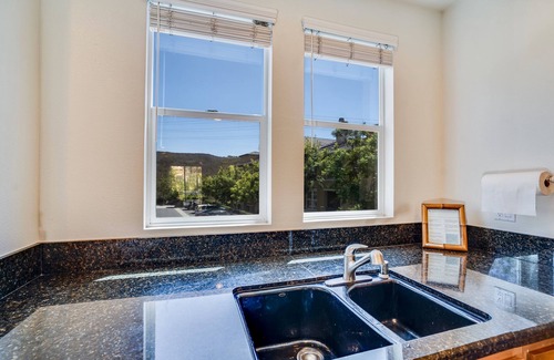 San Marcos House | 8 miles 2 beach, walk 2 town, beautiful San Elijo Hills, close 2 new Kaiser