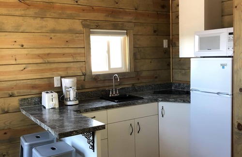 Rapid City Cabin | 8 miles to Mount Rushmore - Sleeps 2 - King Bed